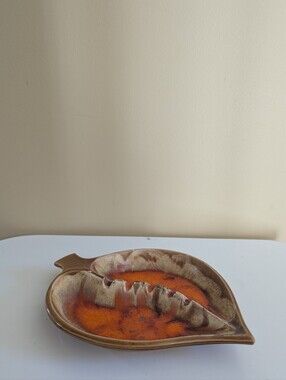 1980s NEUTRAL LEAF CERAMIC ASHTRAY